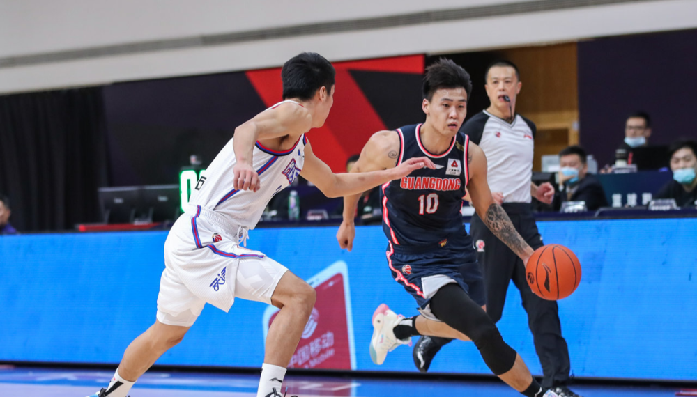 体坛快讯开始前中场广告