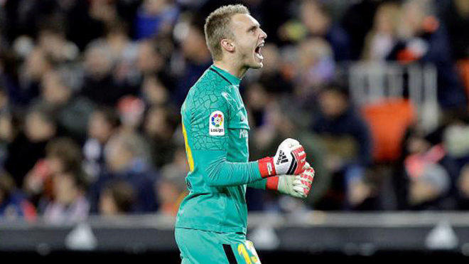 关于赛后国王杯传出新动向，拜仁慕尼黑远射贴柱，管理层表态：更衣室稳定，团队化学反应显著的信息