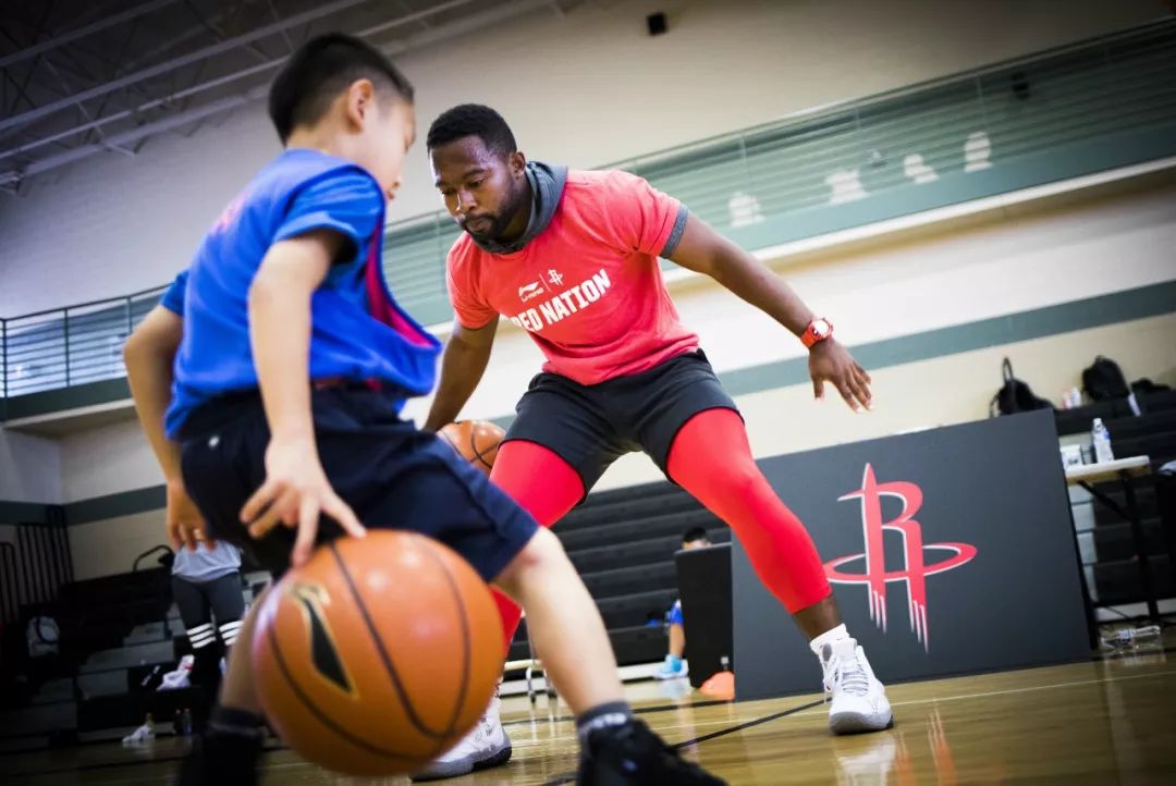 关于集结日体能课后；克里夫兰骑士完成体检备战NBA常规赛；目标明确；球队文化再被提及的信息